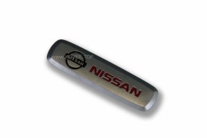 Шильдик логотипа Nissan