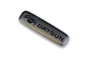 Шильдик логотипа Datsun